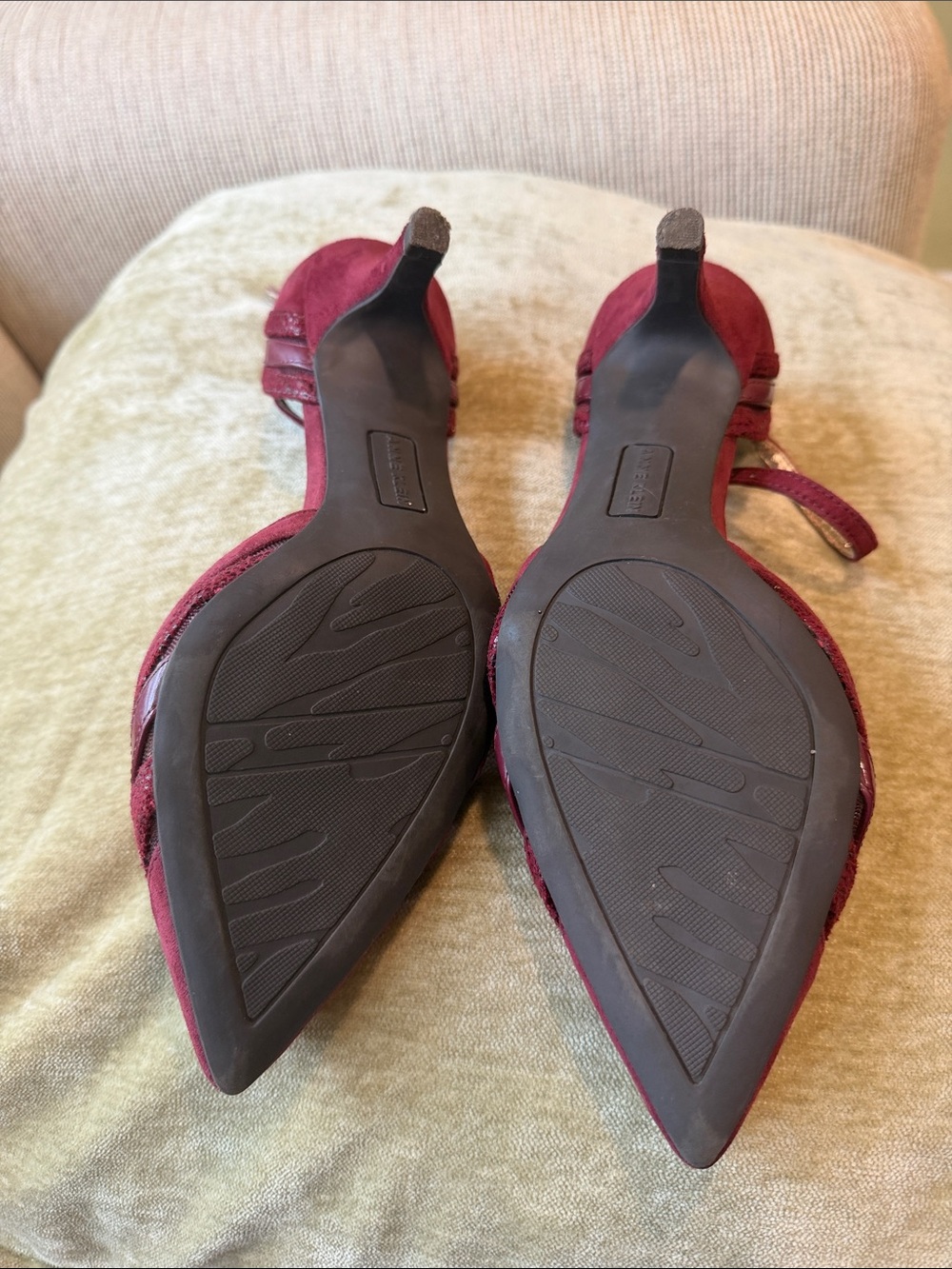 Anne Klein burgundy kitten heels - Picture 3 of 4